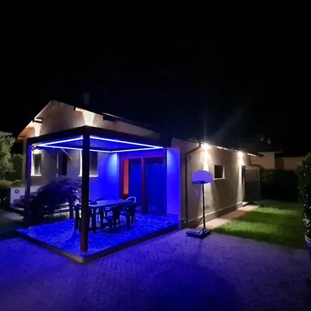Willa Iris -pet Friendly - Garden - Private Parking- Bike Friendly House Colico