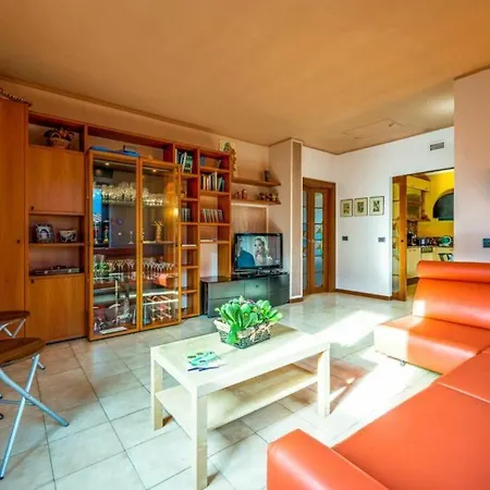 Iris -pet Friendly - Garden - Private Parking- Bike Friendly House Willa Colico