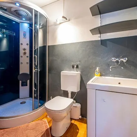Iris -pet Friendly - Garden - Private Parking- Bike Friendly House Willa *